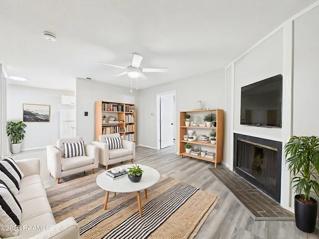 $850 | 107 Meudon Street, Unit B, Duson, LA 70529