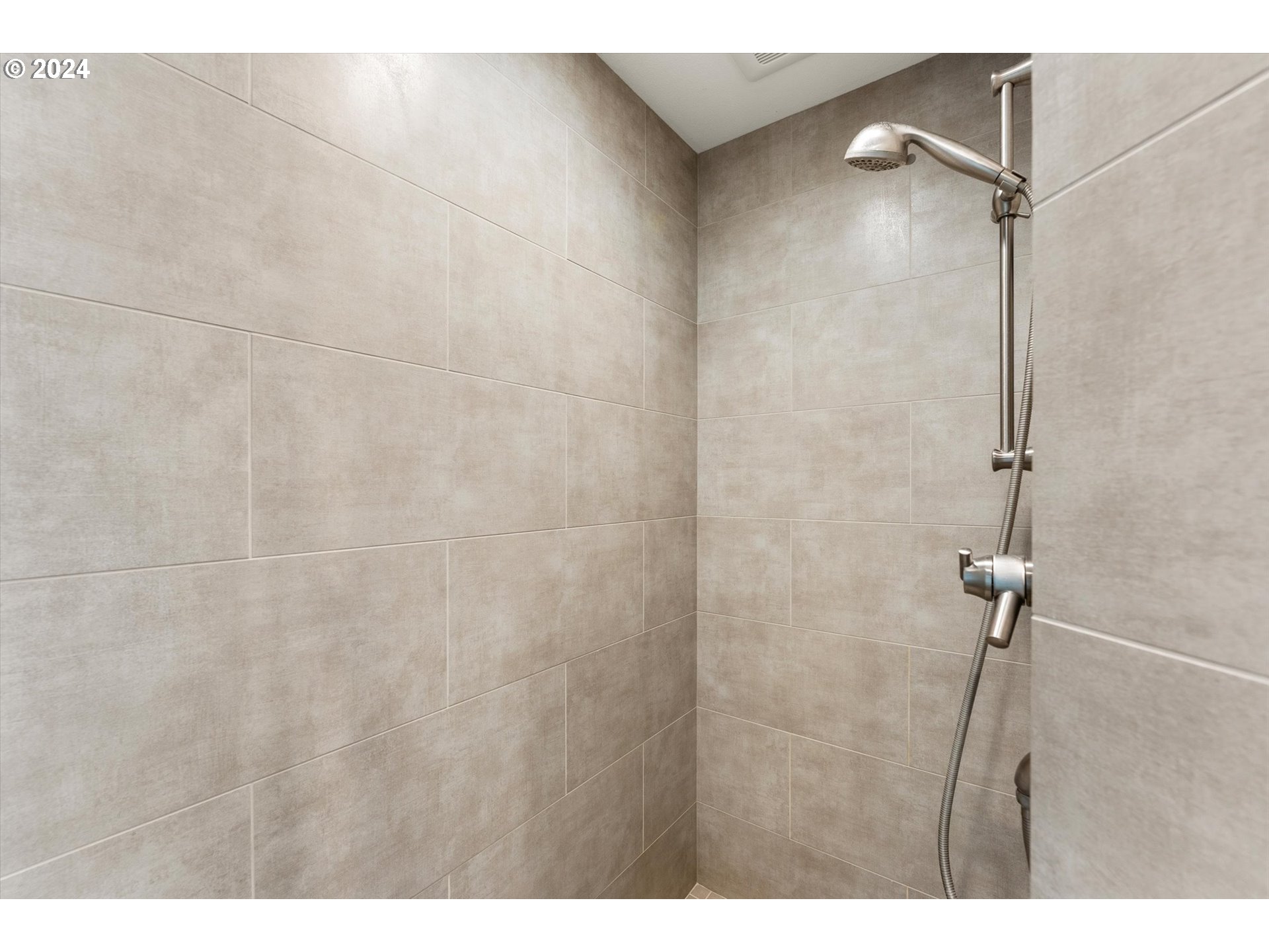 7007 Southwest Robbins Road Tualatin, OR 97062 - Photo 25 of 47 Gallery Image 25
