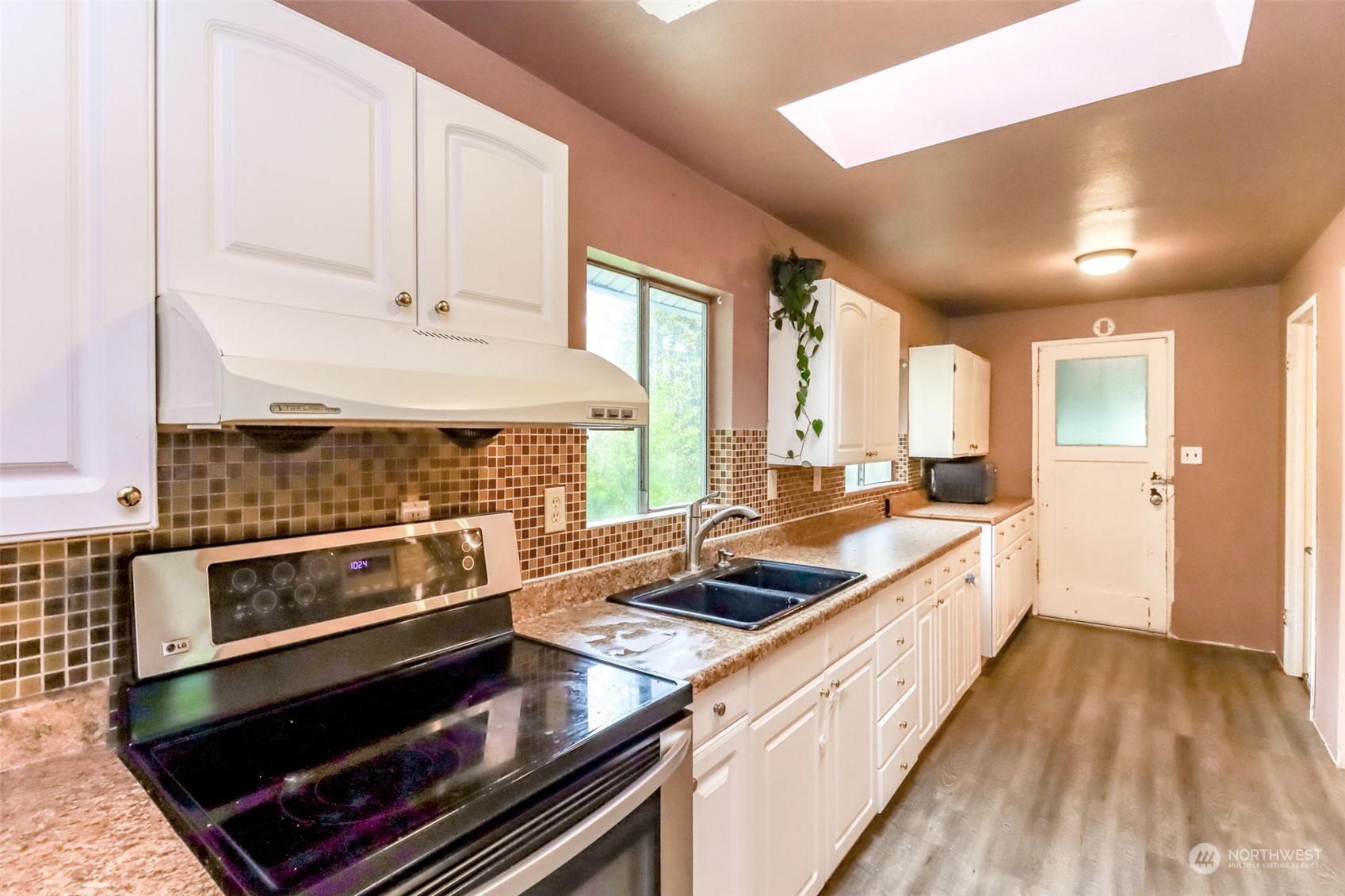 9524 Olalla Valley Road Southeast Port Orchard, WA 98367 - Photo 8 of 32 Gallery Image 8