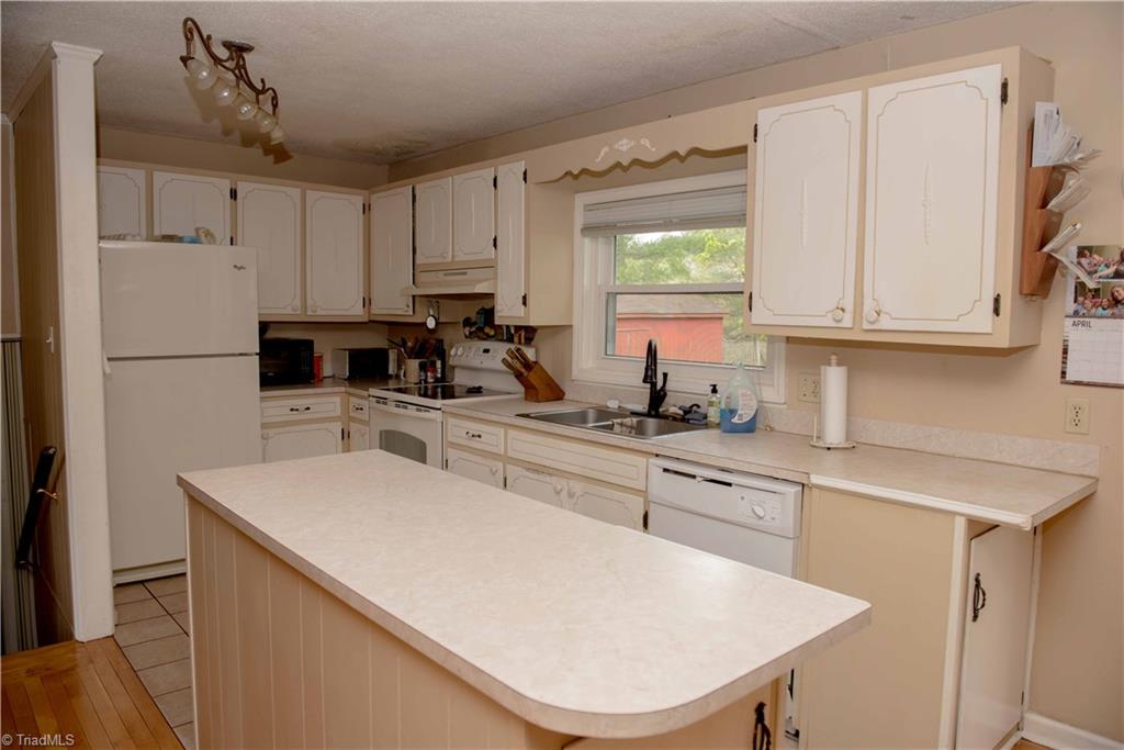 358 Stewart Road Ennice, NC 28623 - Photo 17 of 37