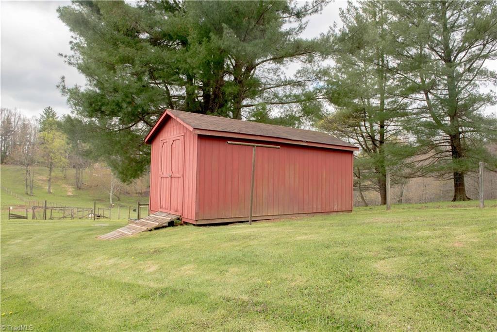 358 Stewart Road Ennice, NC 28623 - Photo 5 of 37