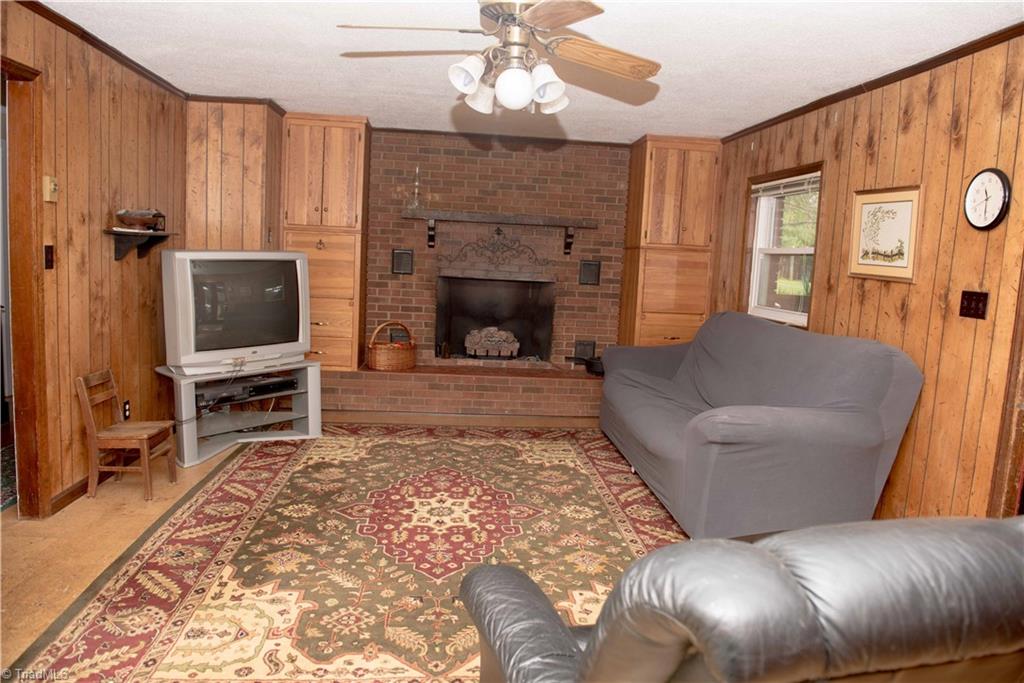 358 Stewart Road Ennice, NC 28623 - Photo 8 of 37 Lower level den