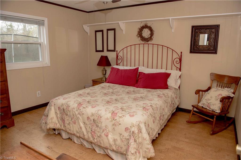 358 Stewart Road Ennice, NC 28623 - Photo 10 of 37