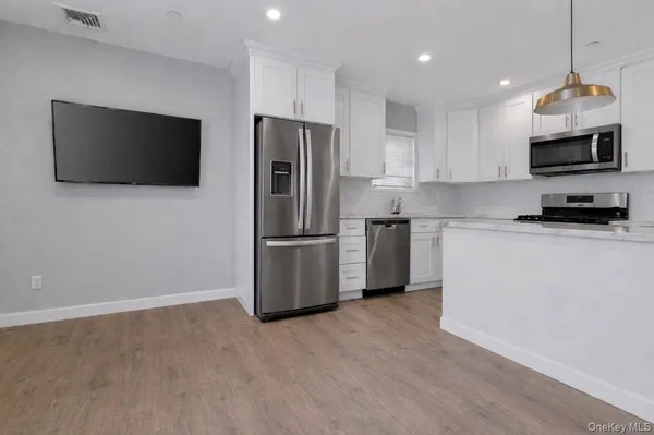 $3,850 | 616 East Broadway, Unit 6F, Long Beach, NY 11561