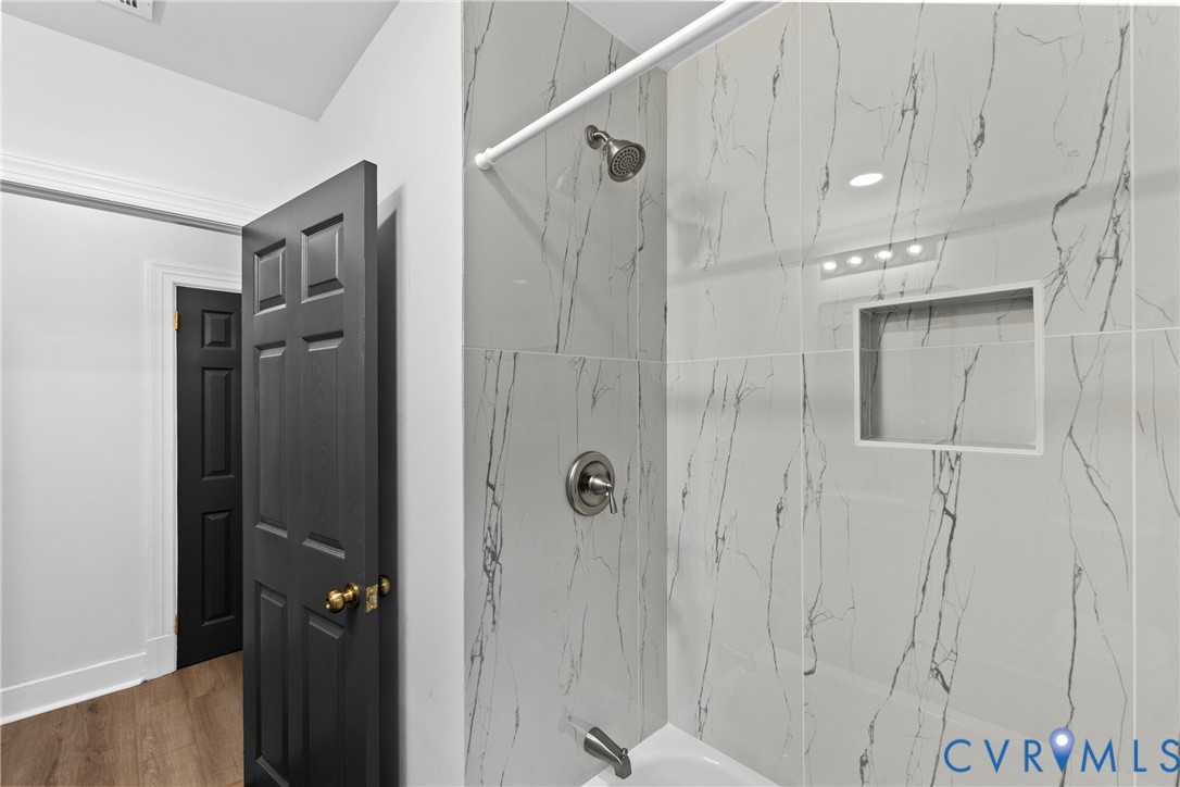 821 Fort Lee Road Petersburg, VA 23803 - Photo 20 of 45 Bathtub with tiled surround, recessed shower niche