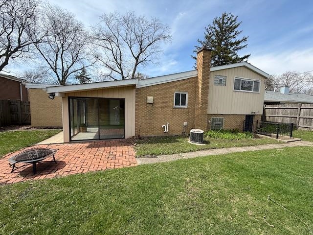 939 South Grace Street Lombard, IL 60148 - Photo 22 of 26 a view of a backyard with table and chairs under an umbrella