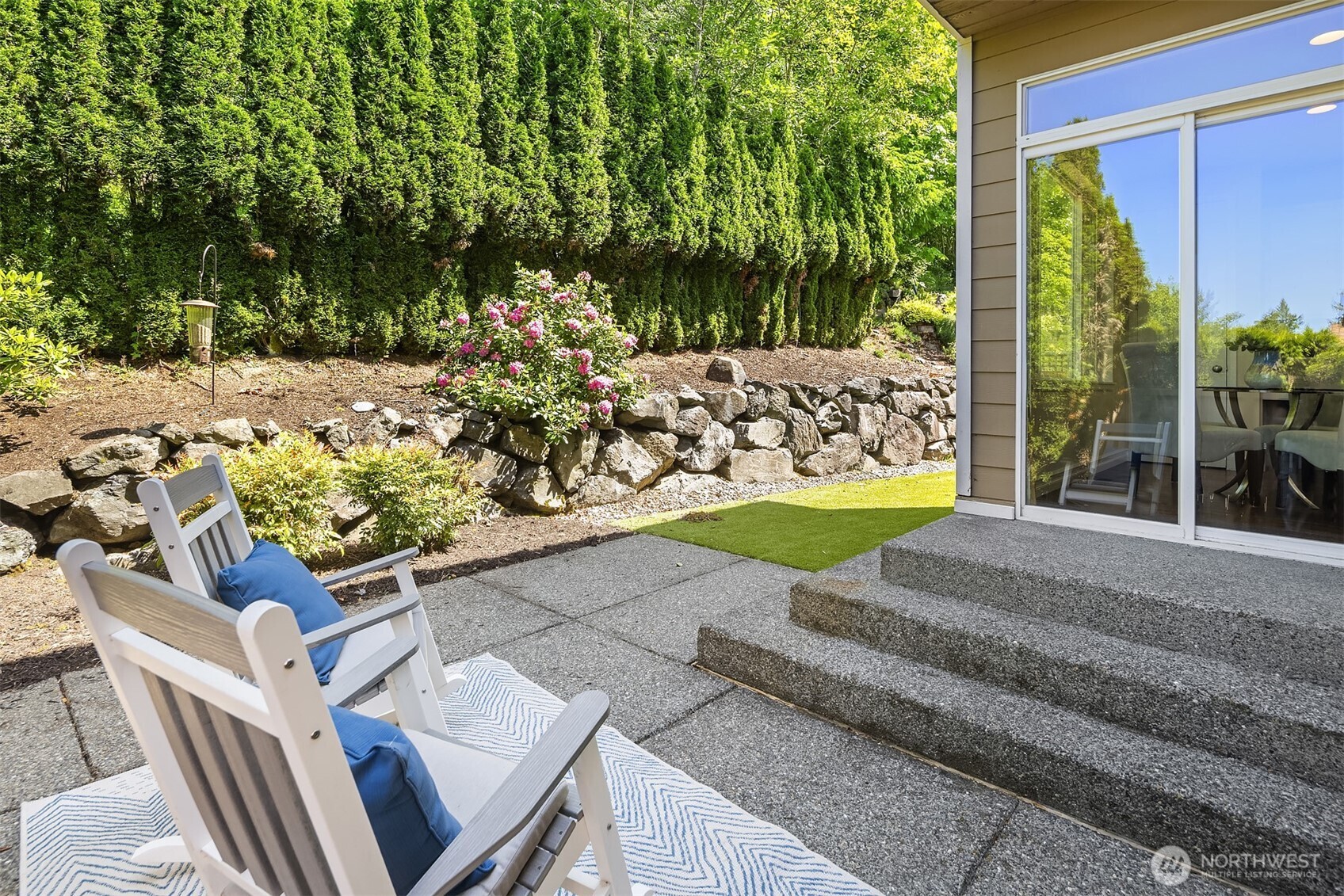 16148 Parkside Way Southeast Renton, WA 98058 - Photo 35 of 40 a view of a garden with patio