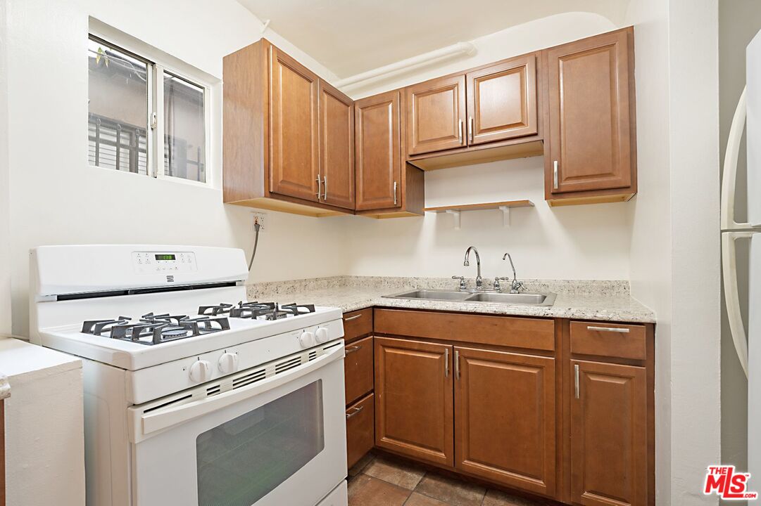 1644 Preuss Road Los Angeles, CA 90035 - Photo 11 of 41 Gallery Image 11