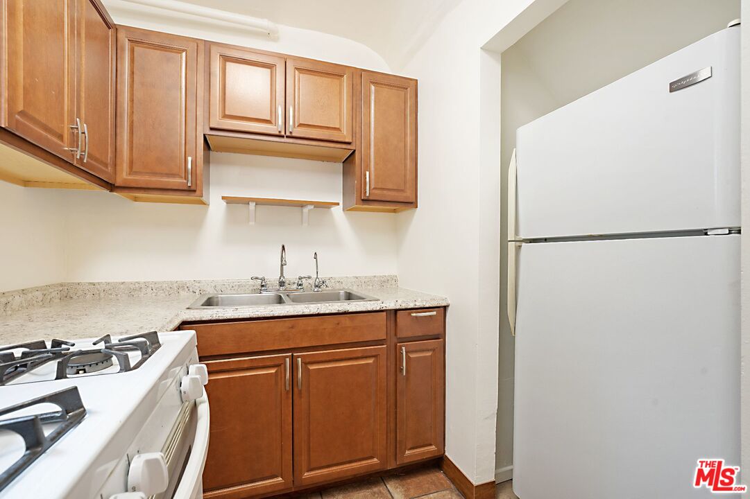1644 Preuss Road Los Angeles, CA 90035 - Photo 12 of 41 Gallery Image 12