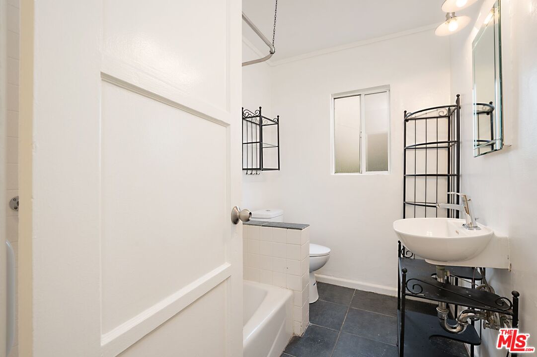 1644 Preuss Road Los Angeles, CA 90035 - Photo 16 of 41 Gallery Image 16