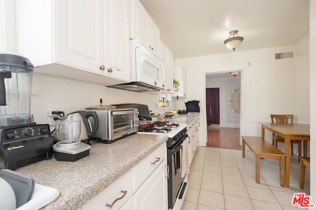 1644 Preuss Road Los Angeles, CA 90035 - Photo 24 of 41 Gallery Image 24