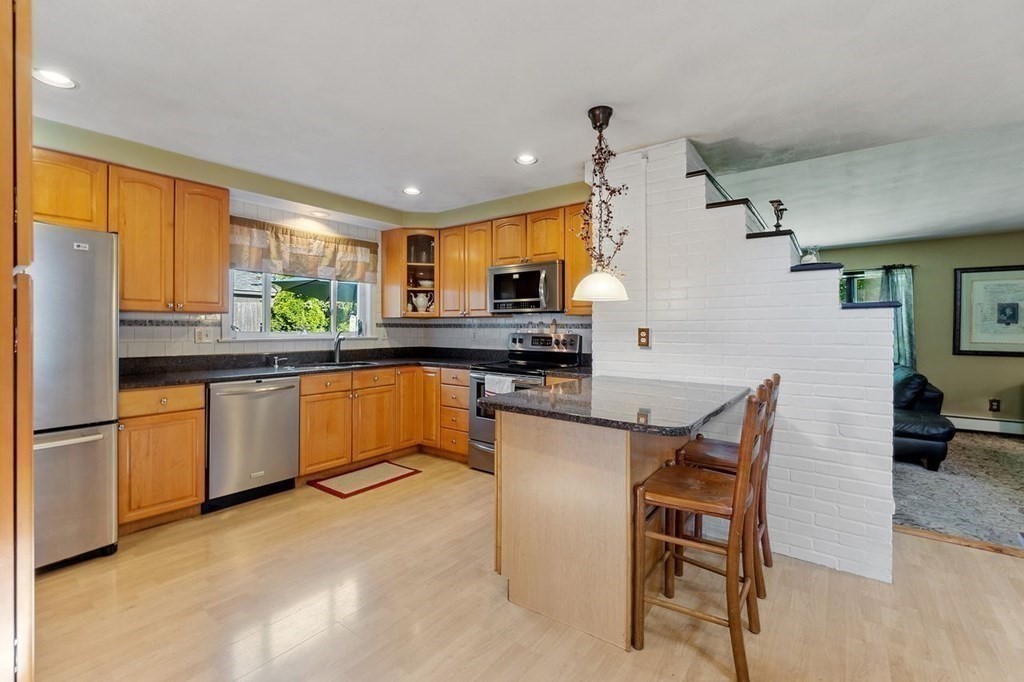 11 Amherst Road Beverly, MA 01915 - Photo 5 of 33 Gallery Image 5