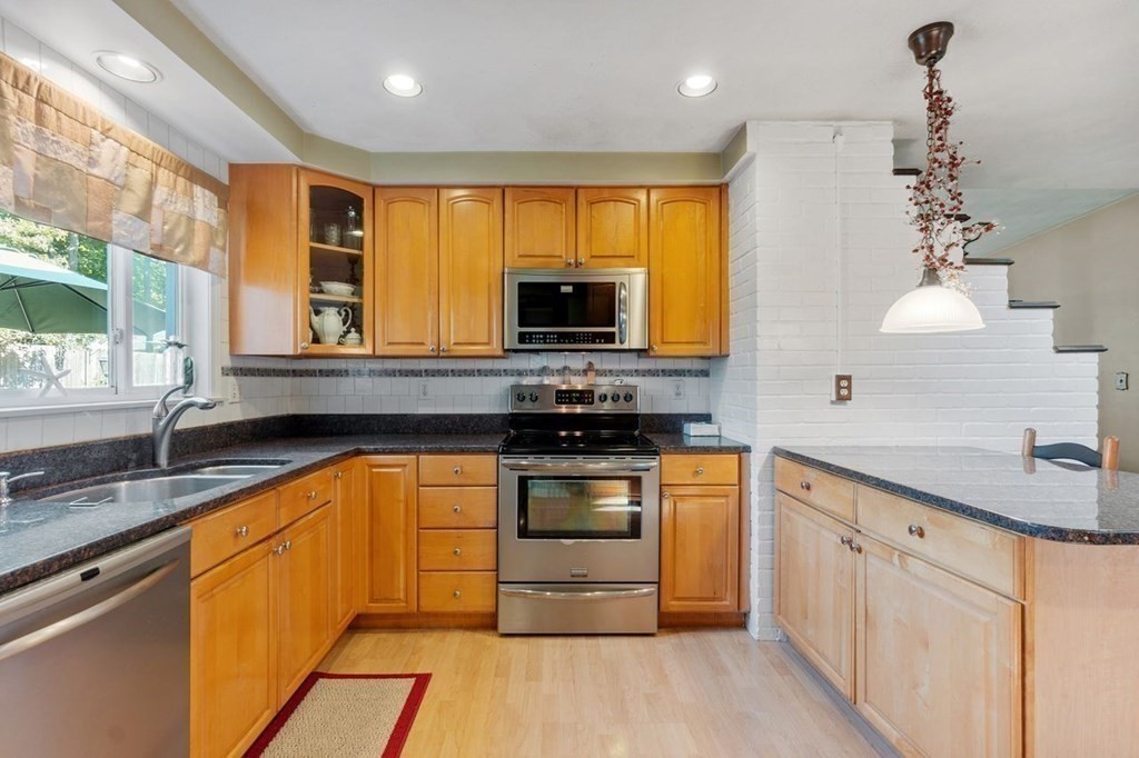 11 Amherst Road Beverly, MA 01915 - Photo 6 of 33 Gallery Image 6