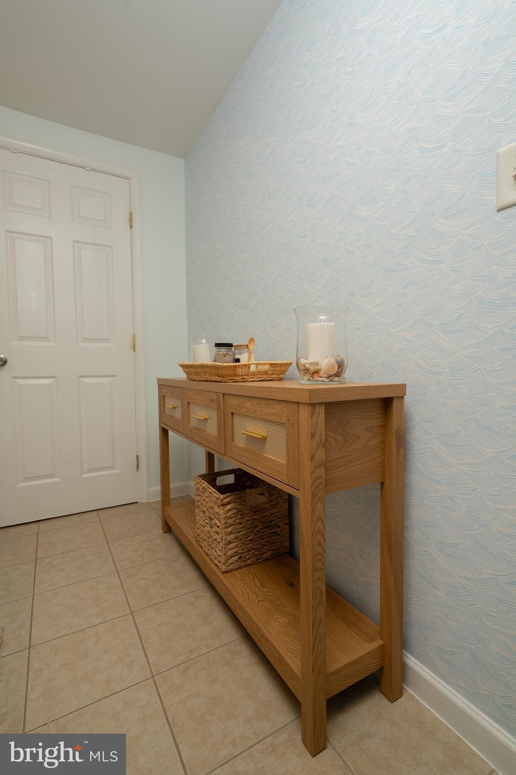 1816 Cremen Road Pasadena, MD 21122 - Photo 22 of 46 2nd Bathroom to Laundry Room Door