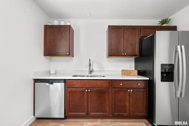 $325,000 | 813 Williams Way, Carbon Cliff, IL 61239