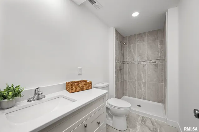 $325,000 | 813 Williams Way, Carbon Cliff, IL 61239