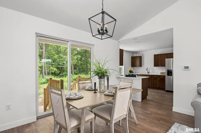 $325,000 | 813 Williams Way, Carbon Cliff, IL 61239