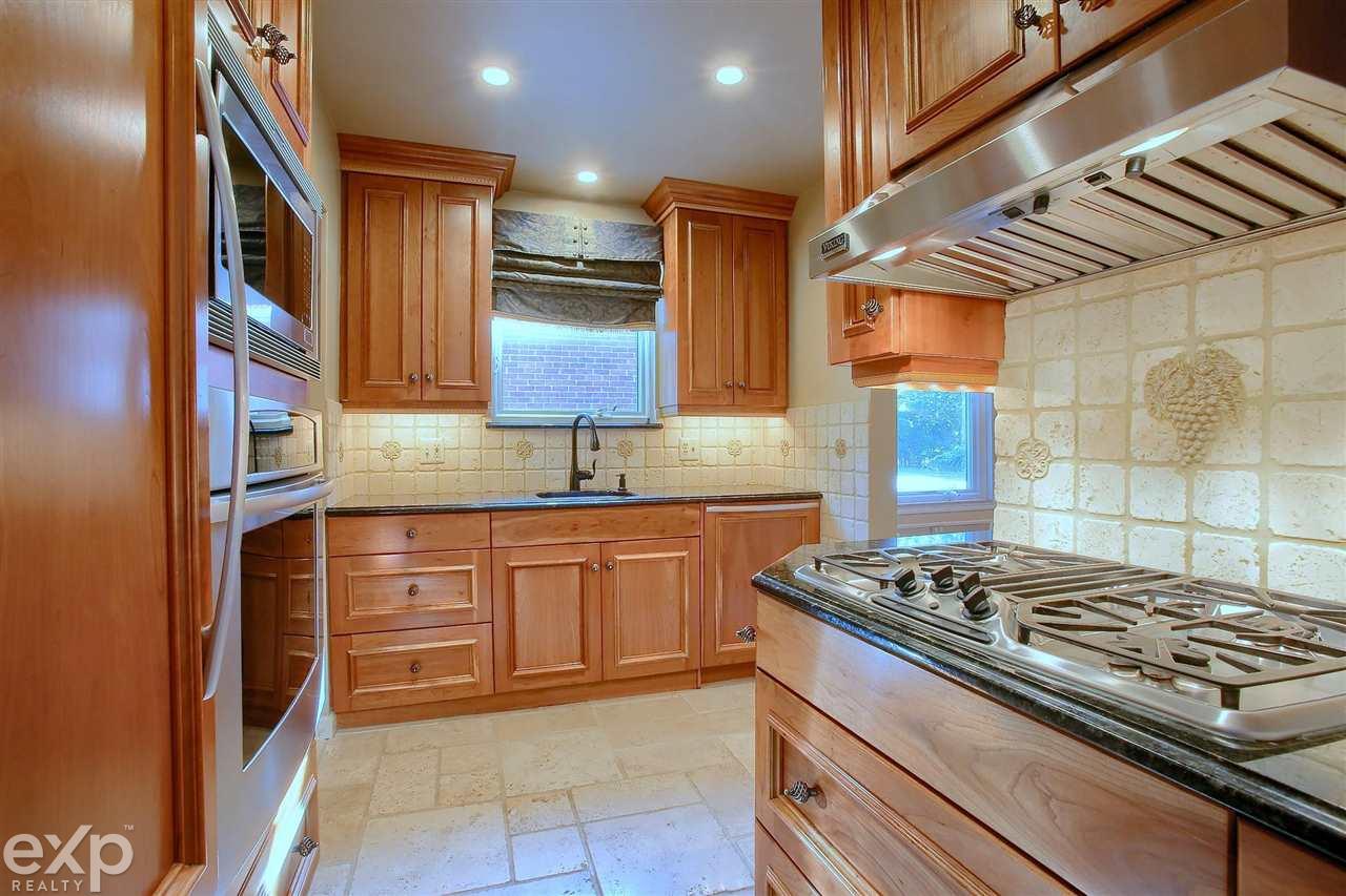 1208 Vernier Road Grosse Pointe Woods, MI 48236 - Photo 7 of 26
