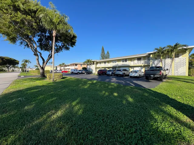 a view of a house with a big yard