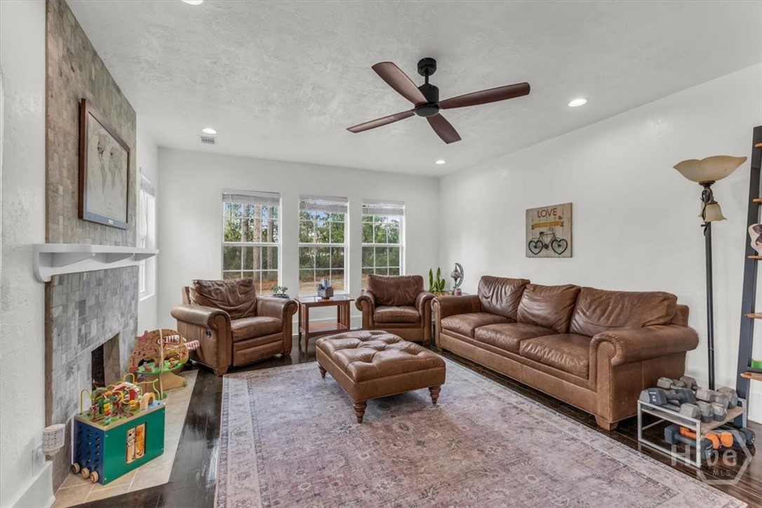 686 South 4th Street Jesup, GA 31545 - Photo 6 of 50