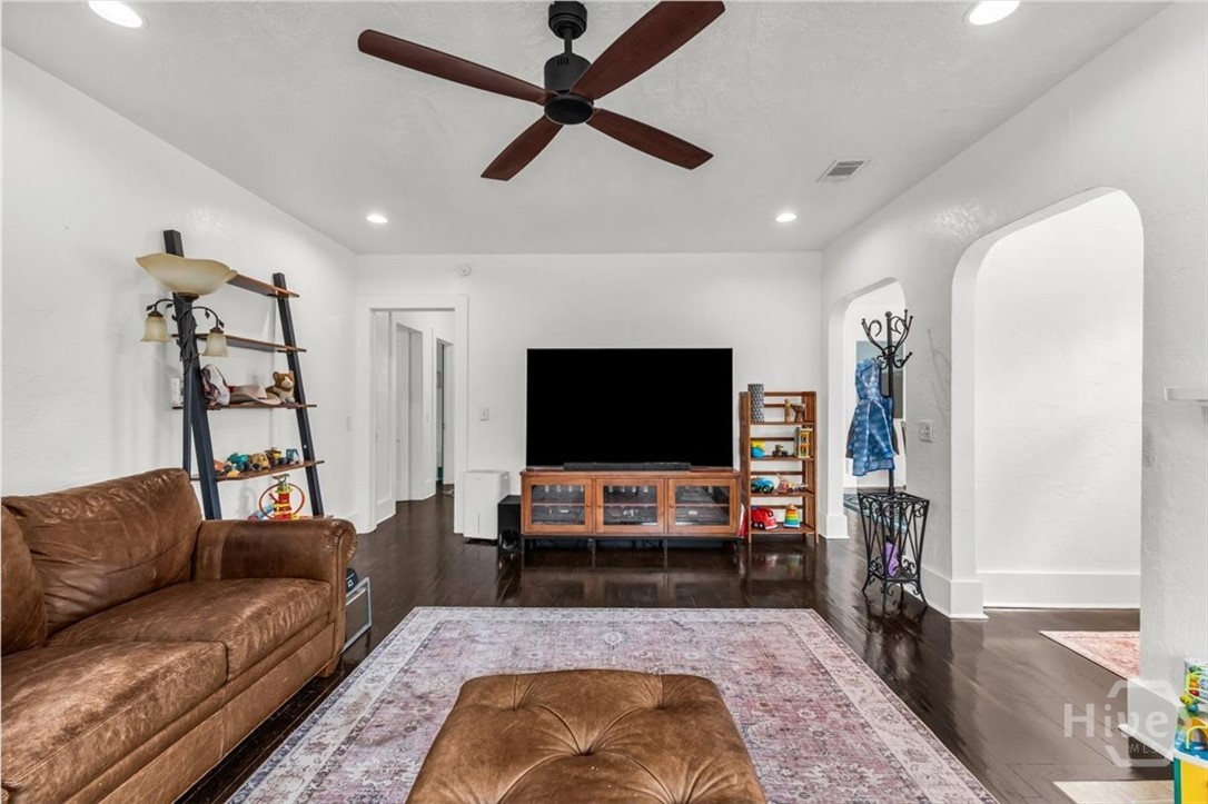 686 South 4th Street Jesup, GA 31545 - Photo 8 of 50