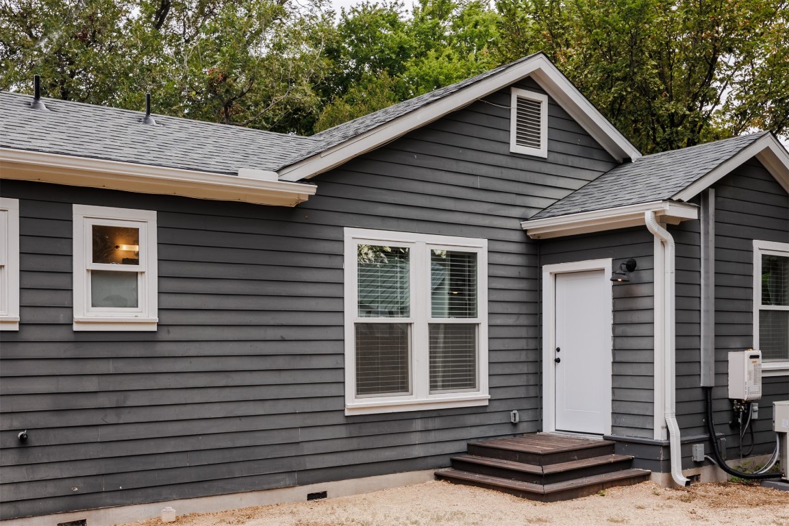 4007 Avenue F Austin, TX 78751 - Photo 32 of 35 a front view of a house with a garden