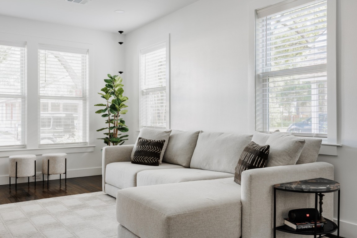 4007 Avenue F Austin, TX 78751 - Photo 5 of 35 a bedroom with a bed and a window