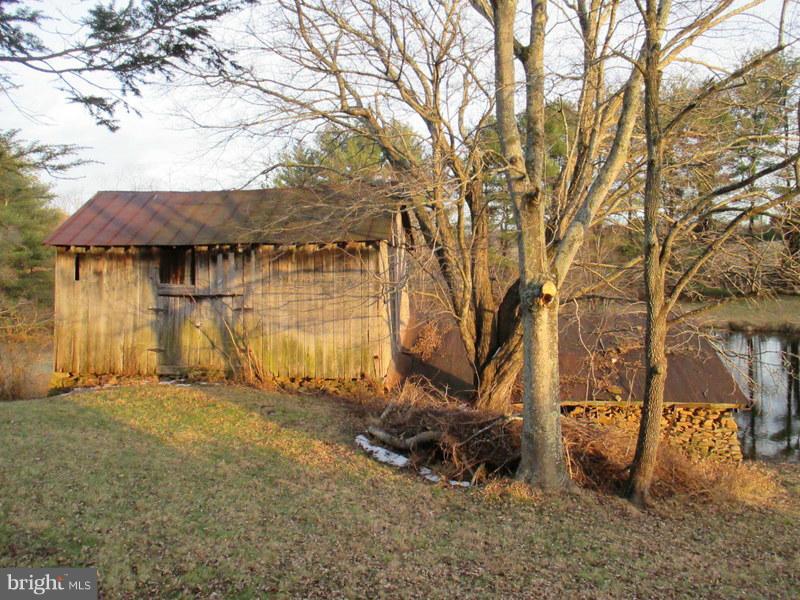 9595 Sherburne Farm Road Marshall, VA 20115 - Photo 14 of 21 Old Barn