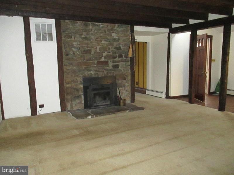 9595 Sherburne Farm Road Marshall, VA 20115 - Photo 3 of 21 Living Room