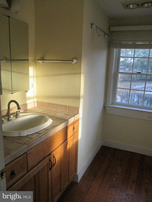 9595 Sherburne Farm Road Marshall, VA 20115 - Photo 10 of 21 Upper Level Bathroom