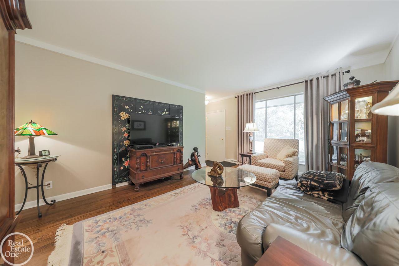 5517 Commerce Road West Bloomfield, MI 48324 - Photo 12 of 33
