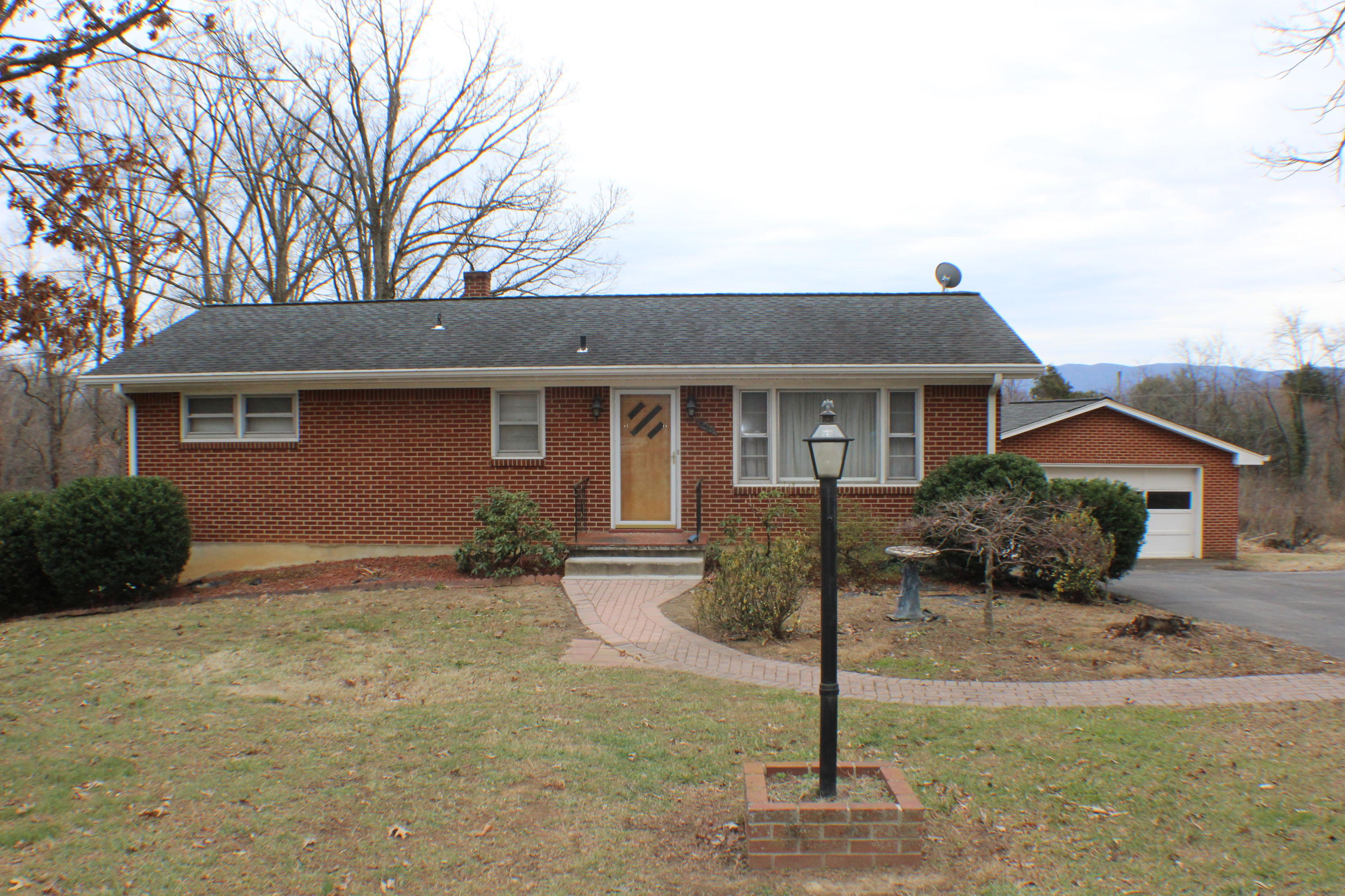 4918 Oak Road Northwest Roanoke, VA 24017 - Photo 1 of 34 IMG_0187