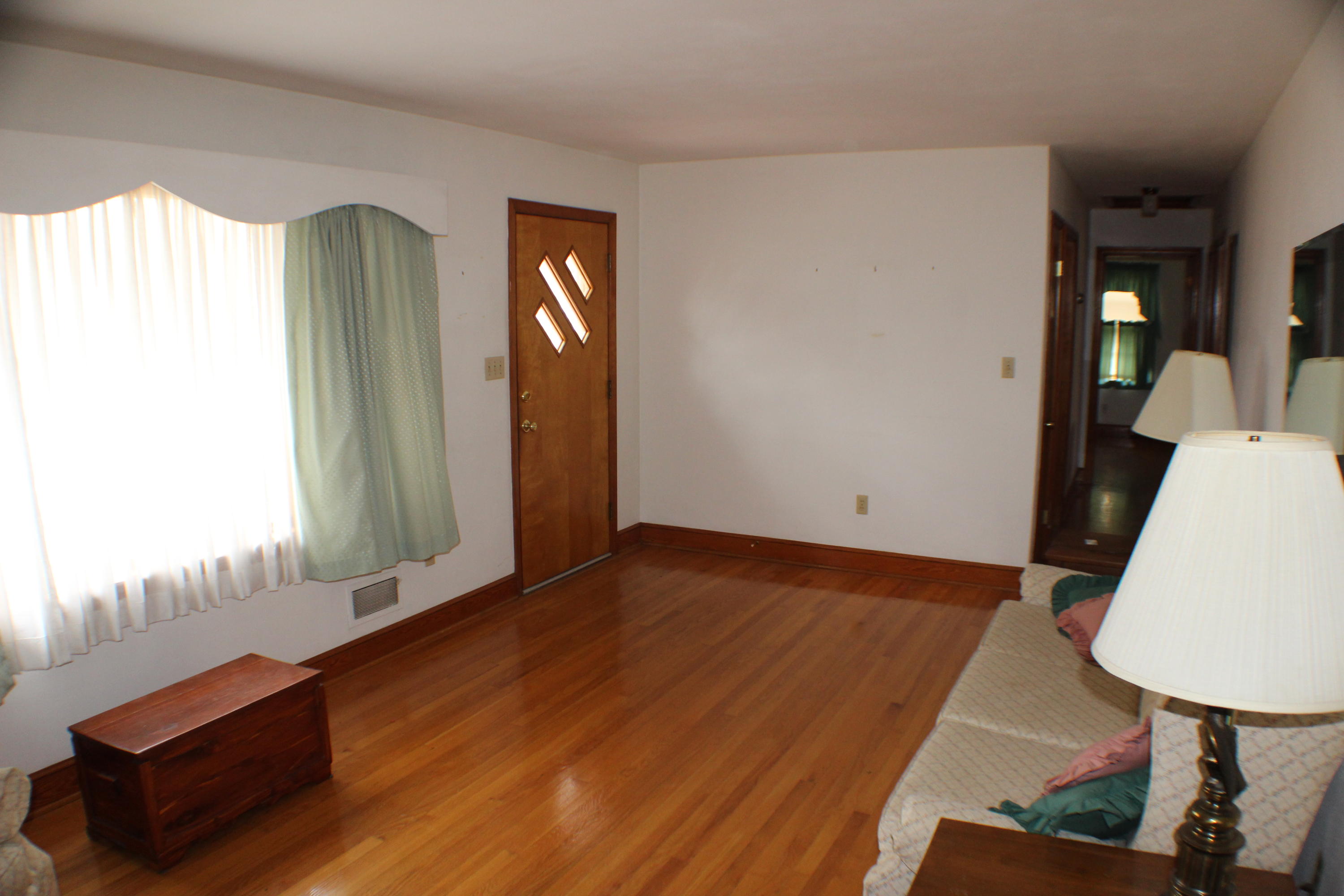 4918 Oak Road Northwest Roanoke, VA 24017 - Photo 12 of 34 LIVING ROOM