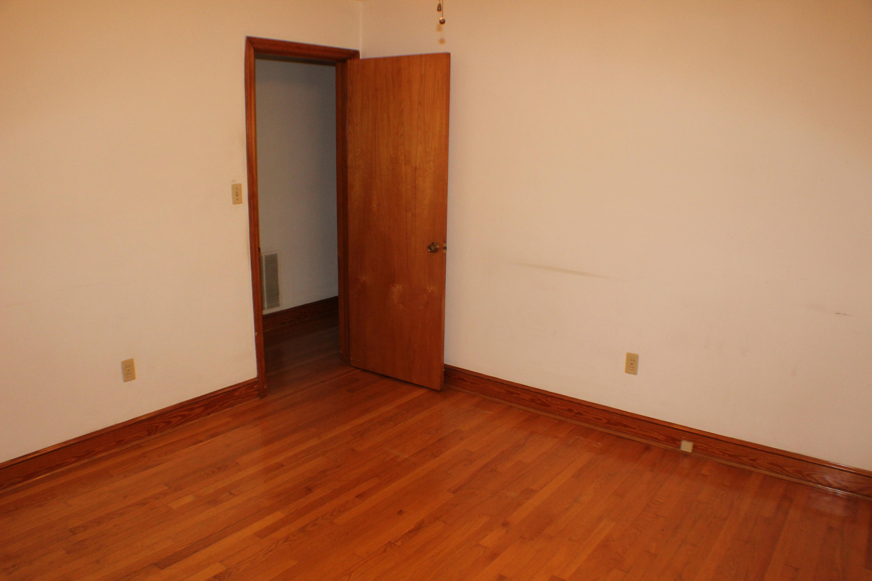 4918 Oak Road Northwest Roanoke, VA 24017 - Photo 20 of 34 BEDROOM BESIDE KITCHEN