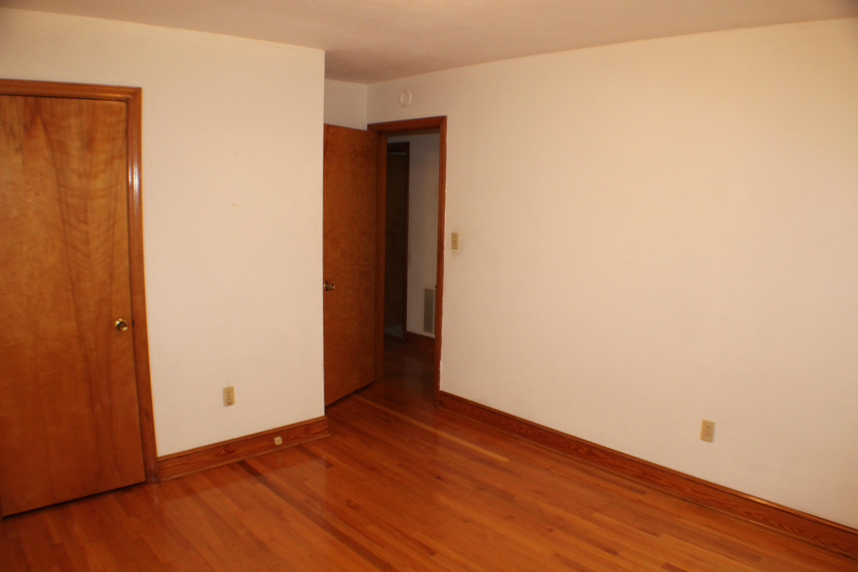 4918 Oak Road Northwest Roanoke, VA 24017 - Photo 23 of 34 BEDROOM / REAR LEFT