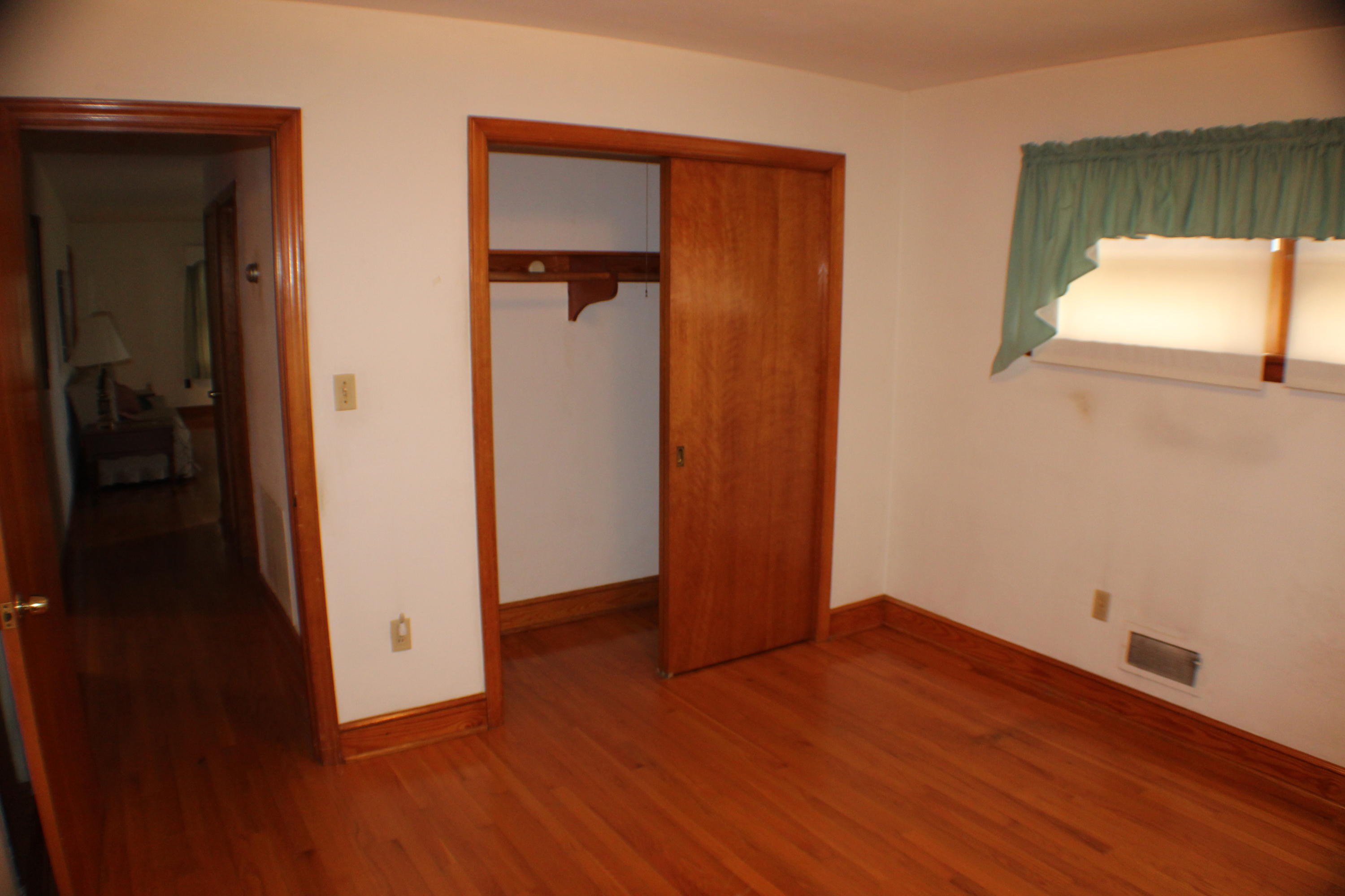 4918 Oak Road Northwest Roanoke, VA 24017 - Photo 25 of 34 BEDROOM / FRONT LEFT