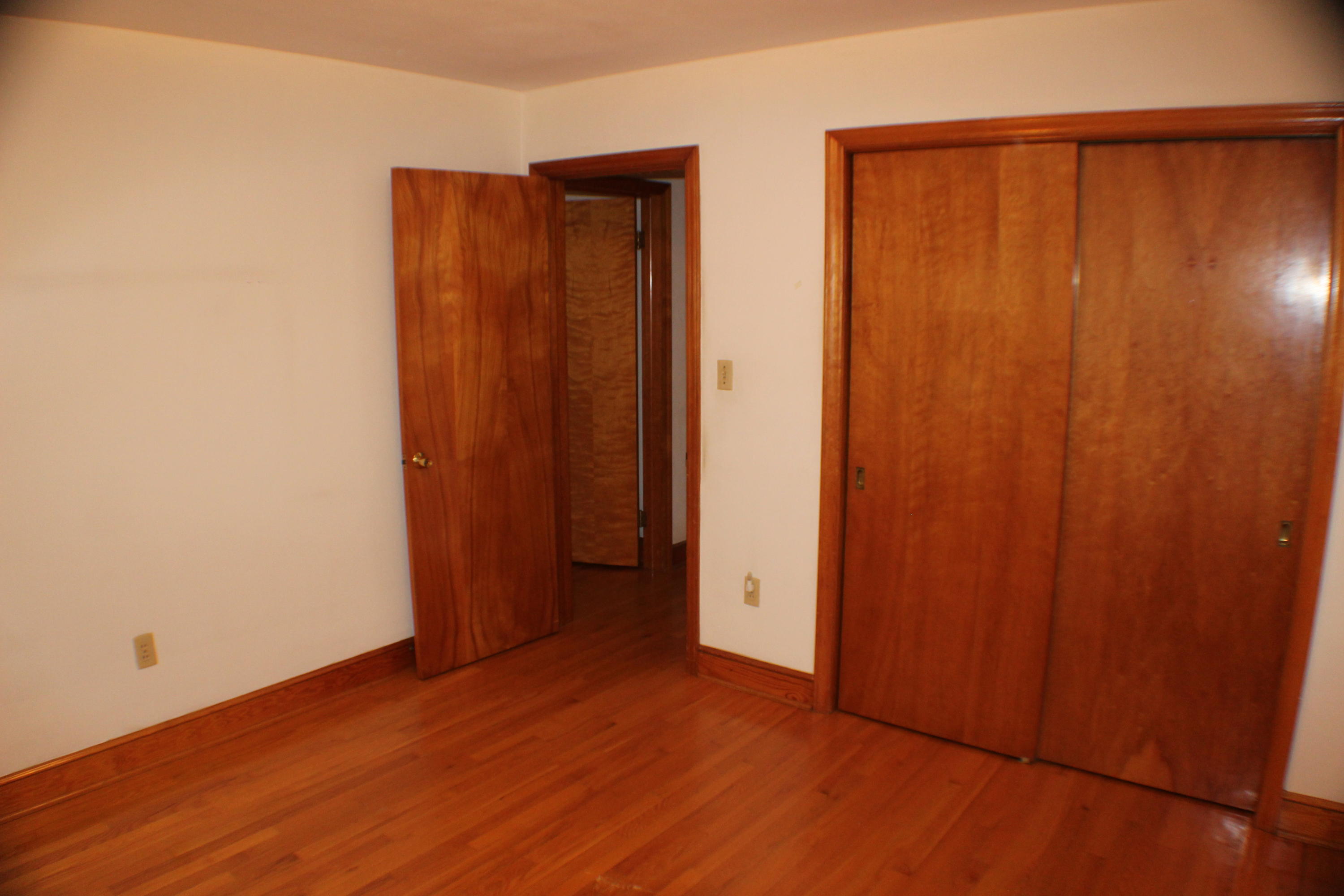 4918 Oak Road Northwest Roanoke, VA 24017 - Photo 26 of 34 BEDROOM / FRONT LEFT
