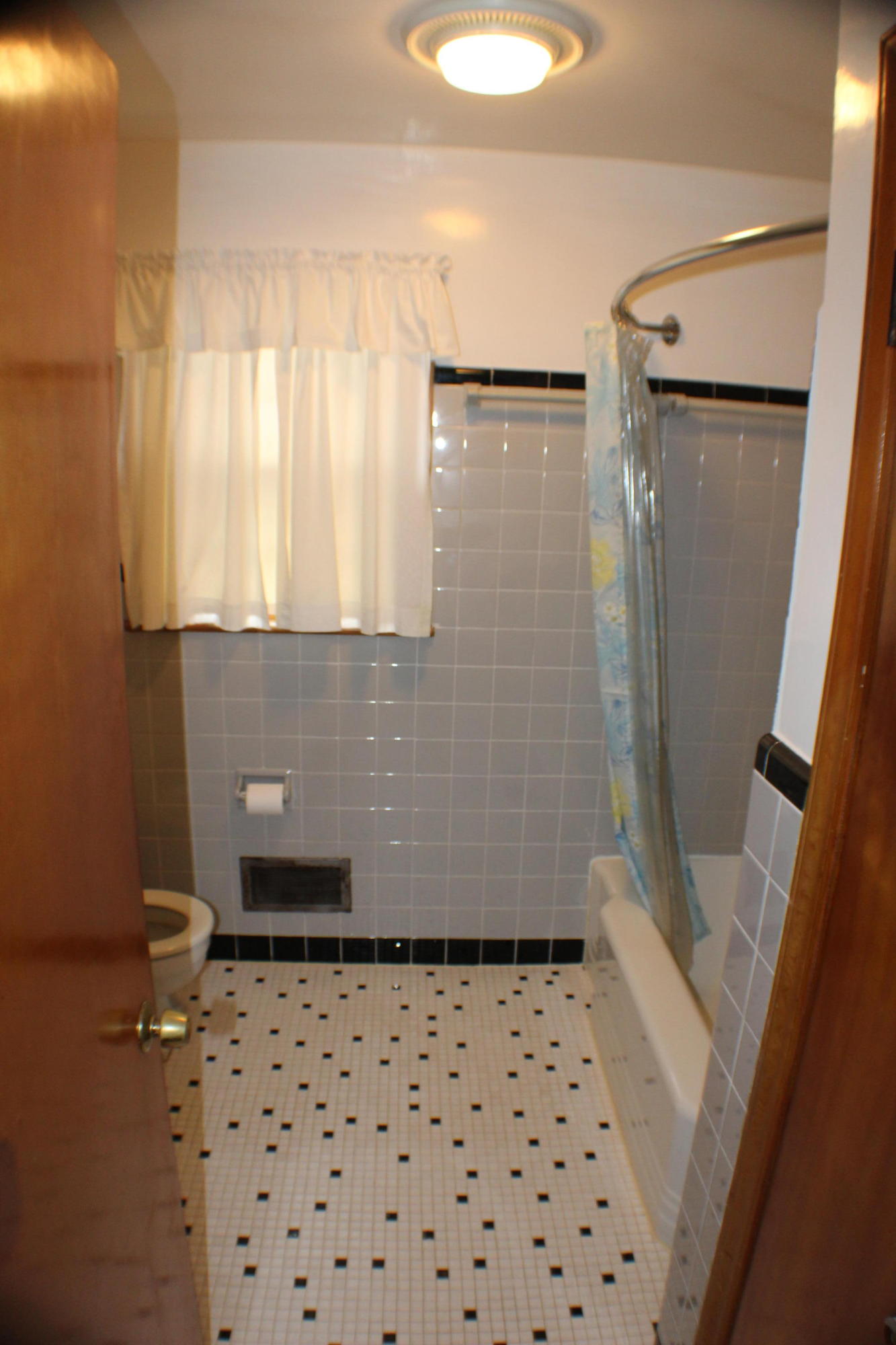 4918 Oak Road Northwest Roanoke, VA 24017 - Photo 27 of 34 BATHROOM