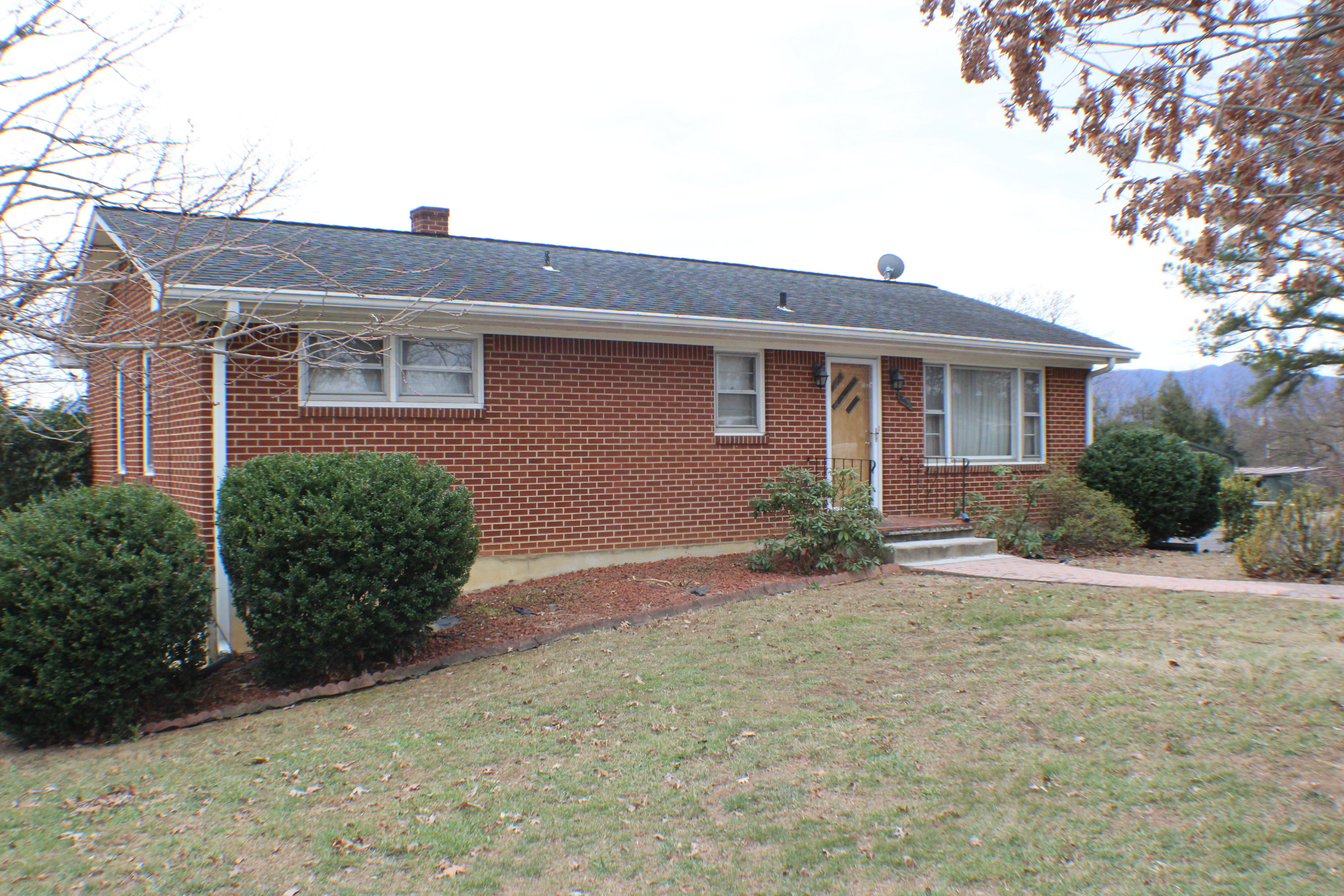 4918 Oak Road Northwest Roanoke, VA 24017 - Photo 4 of 34 IMG_0190