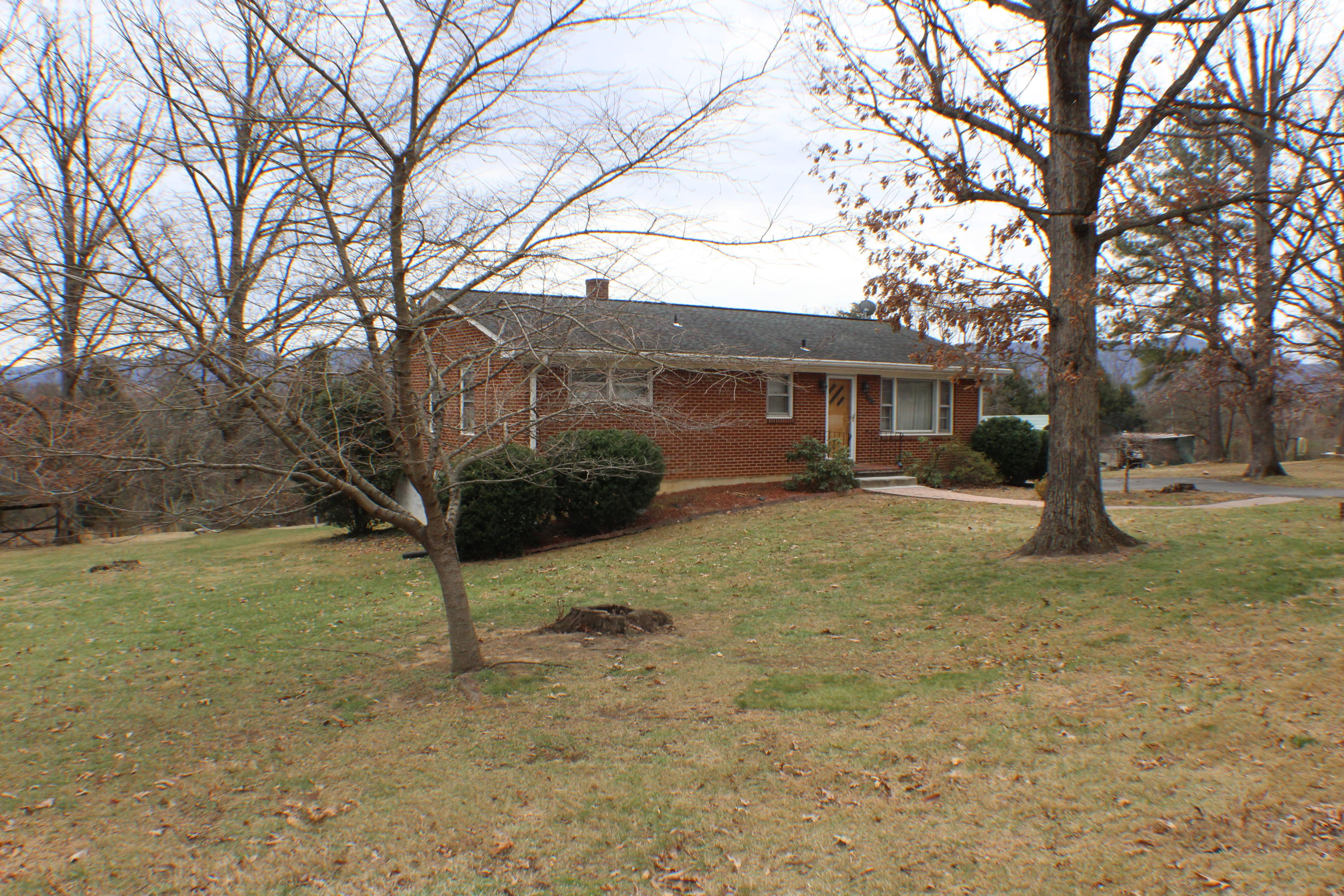 4918 Oak Road Northwest Roanoke, VA 24017 - Photo 6 of 34 IMG_0200