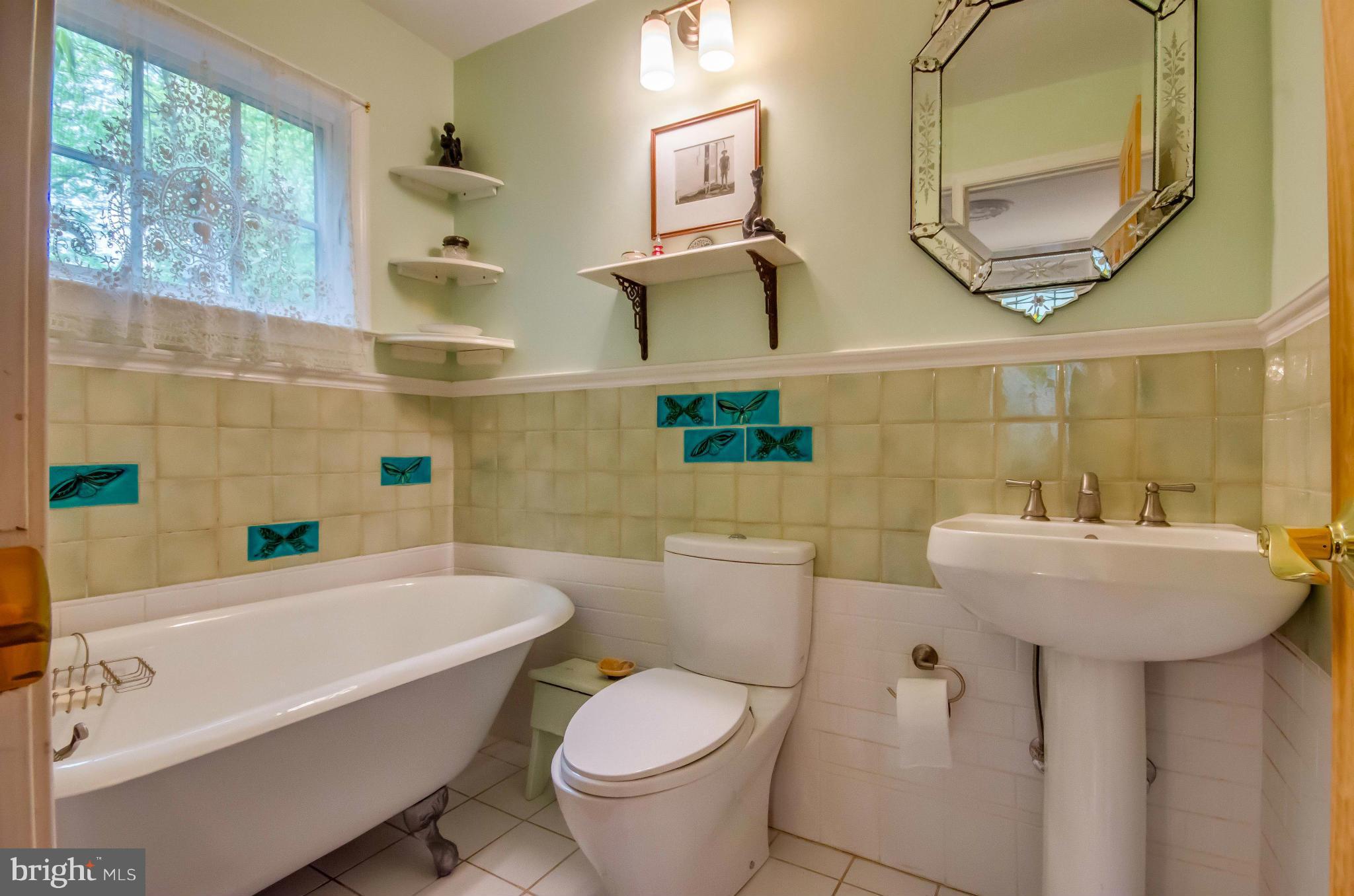 10207 Day Avenue Silver Spring, MD 20910 - Photo 11 of 29 main floor bath