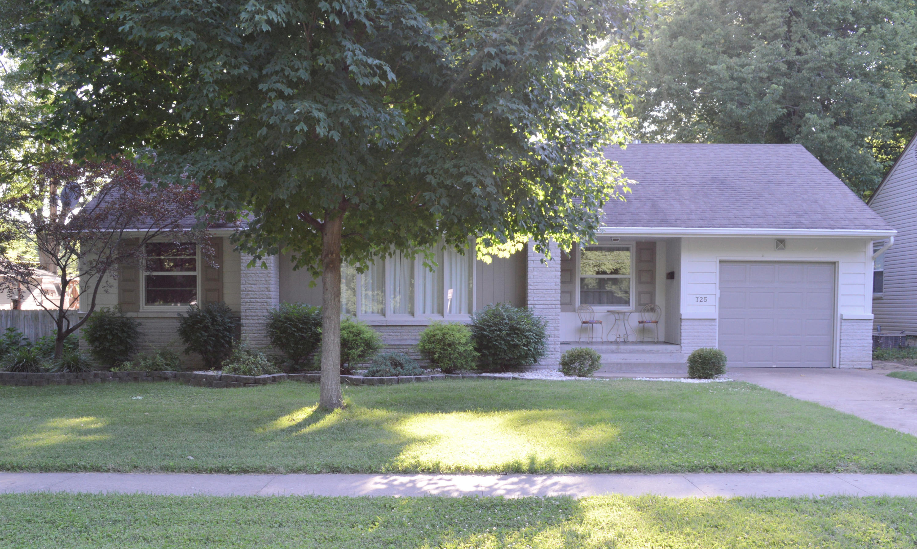 725 South Kickapoo Avenue Springfield, MO 65804 - Photo 1 of 1 1