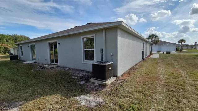 a view of a house with backyard and trees