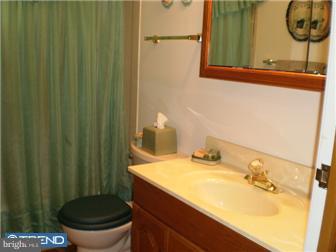 222 Coventry Road Fairless Hills, PA 19030 - Photo 9 of 10 Bathroom