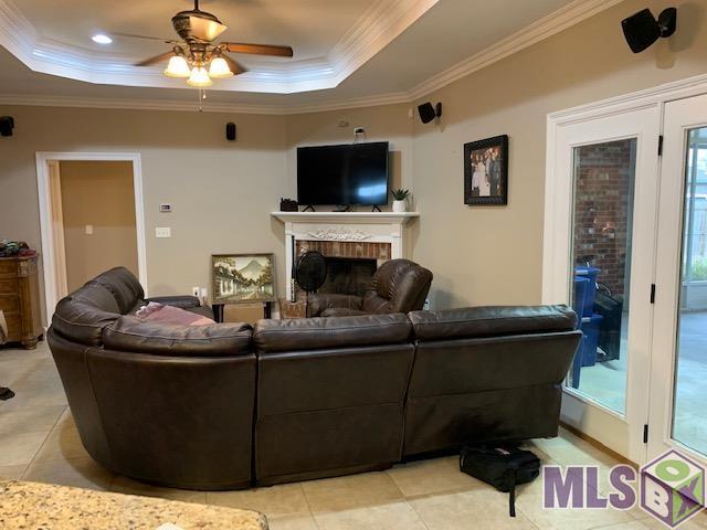 270 Buccaneer Road Gray, LA 70359 - Photo 2 of 5 Living Room