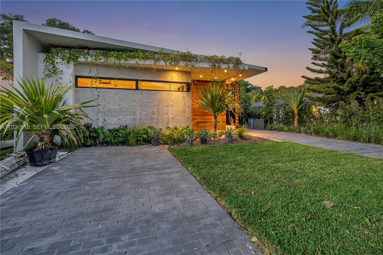 34 Southwest 26th Road Miami, FL 33129 - Photo 3 of 68