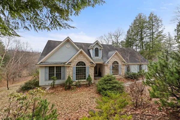 $699,900 | 105 Pemigewasset Shores Drive, Bristol, NH 03222