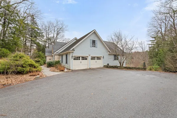 $699,900 | 105 Pemigewasset Shores Drive, Bristol, NH 03222