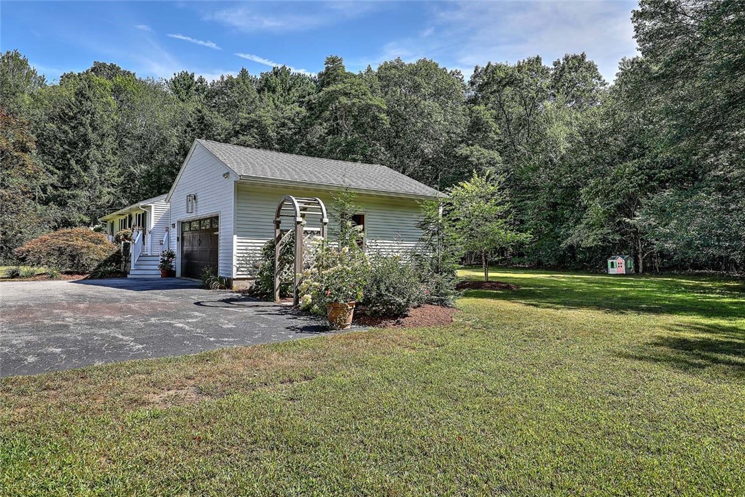 138 Jenckes Hill Road Lincoln, RI 02865 - Photo 6 of 43 Gallery Image 6
