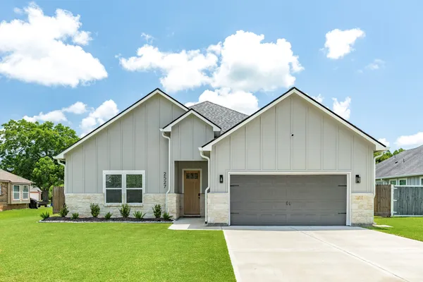 $349,900 | 2527 Turberry Drive, West Columbia, TX 77486